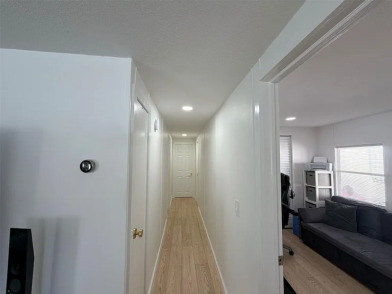 5221 SW 25th Ave — Photo 6