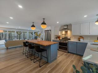 259 Pine Hill Rd, Cape Neddick, ME 03902