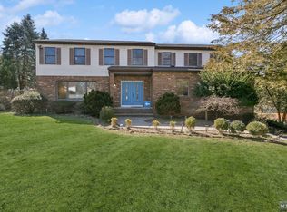 10 Hillside Ave, Cresskill, NJ 07626