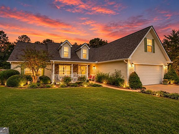 2nd image of 1038 Orchard Cir