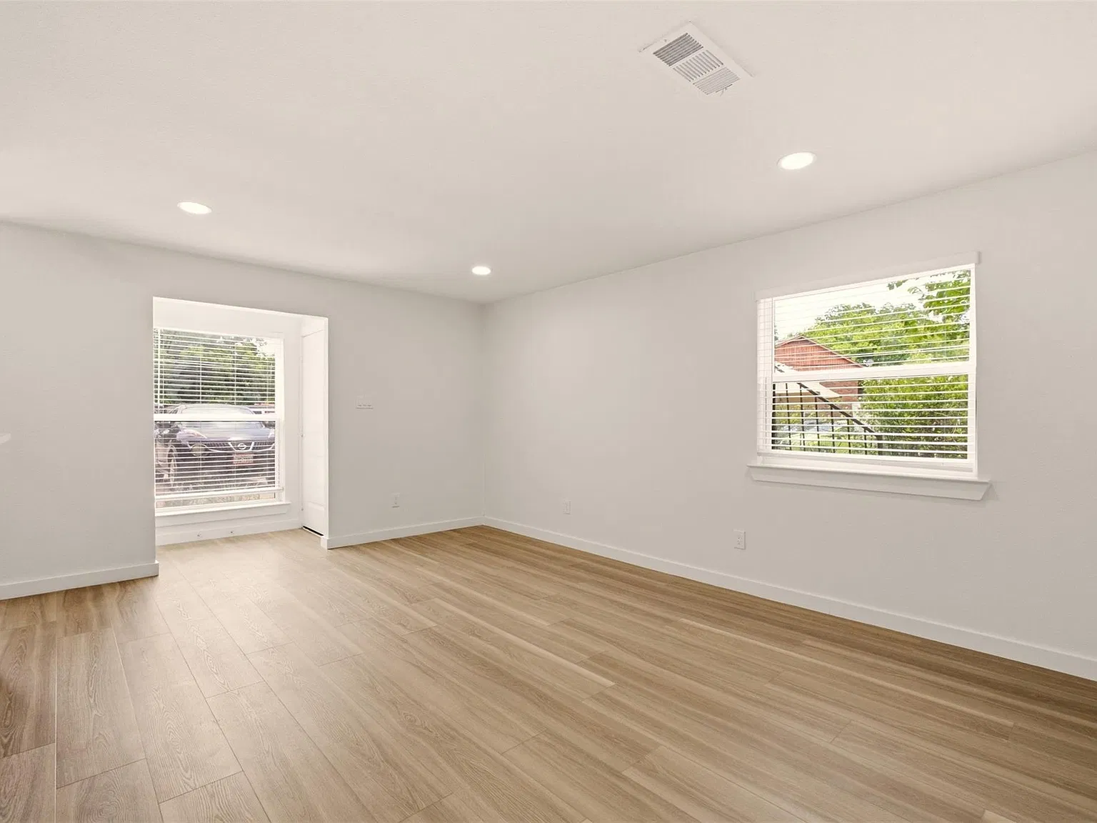 2 bed, 921 sqft, $1,399 — Photo 4