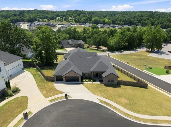 1321 Jefferson Ct, Pea Ridge, AR 72751