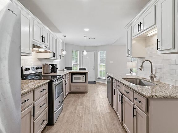 5th image of 1004 Varnado St