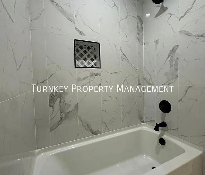 915 North St #4 — Photo 9