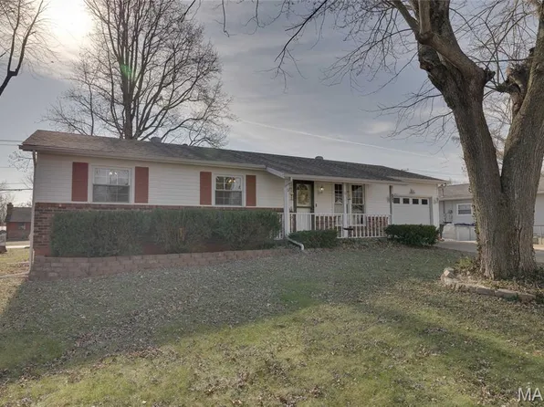 306 W Hillside Dr, Farmington, MO 63640
