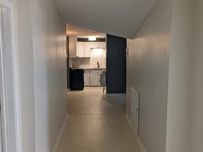 200 E Maxwell St — Photo 18