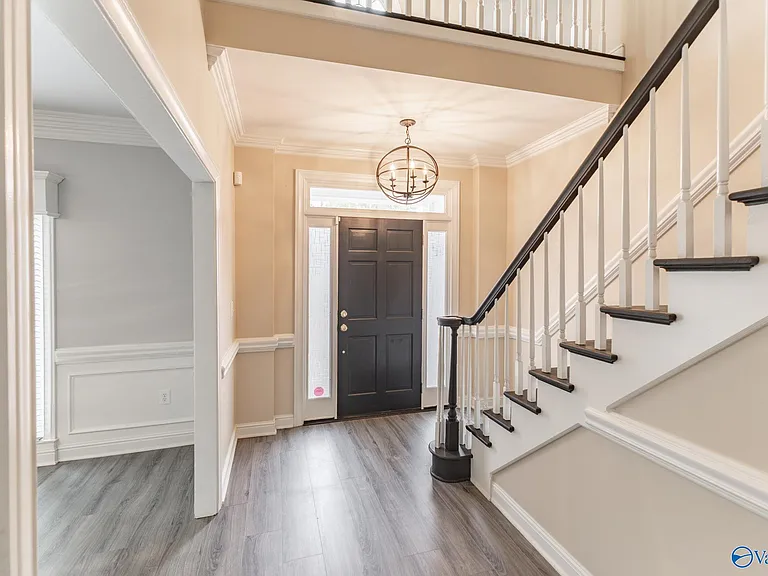481 Brenda Dr — Photo 2