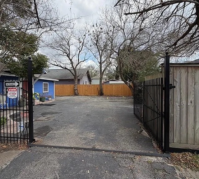 520 W 14th St — Photo 3