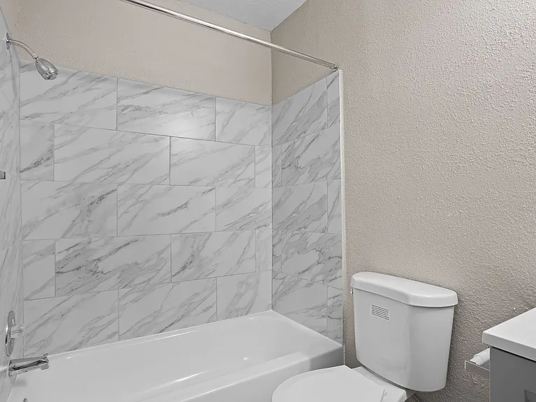 2433 Country Club Blvd — Photo 19