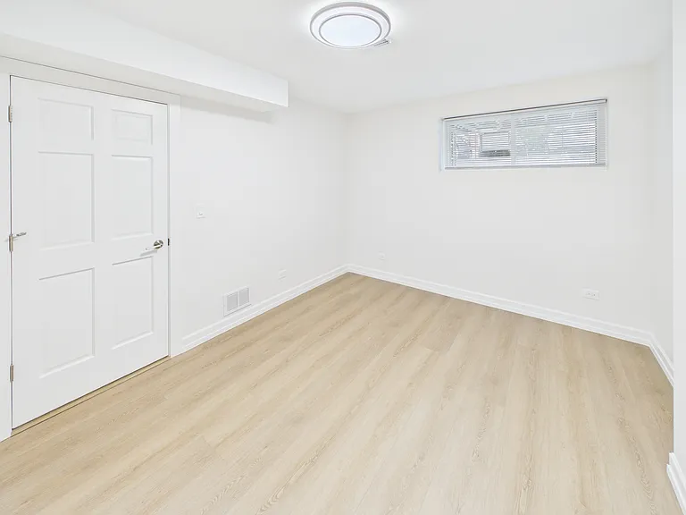 2421 W Lexington St #G — Photo 23