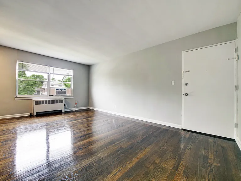 Windsor Apartments — Photo 13