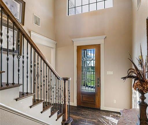 3rd image of 263 Whites Hill Dr