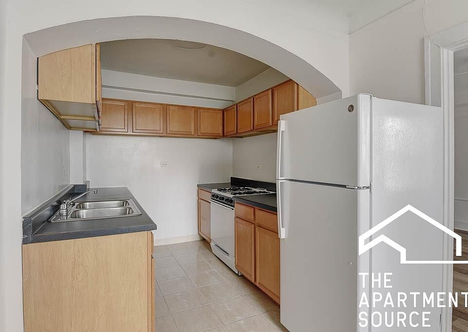 1st image of 2758 N Pine Grove Ave #616