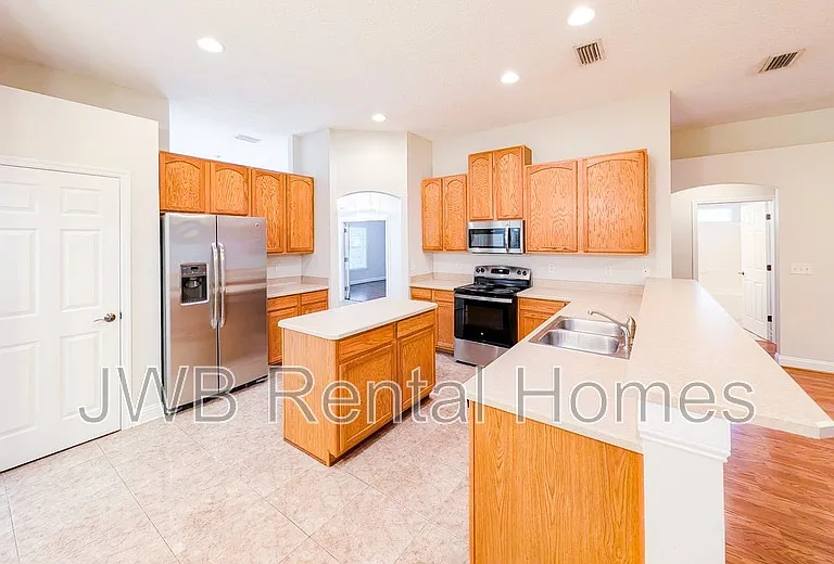 10238 Emma Lakes Dr — Photo 2