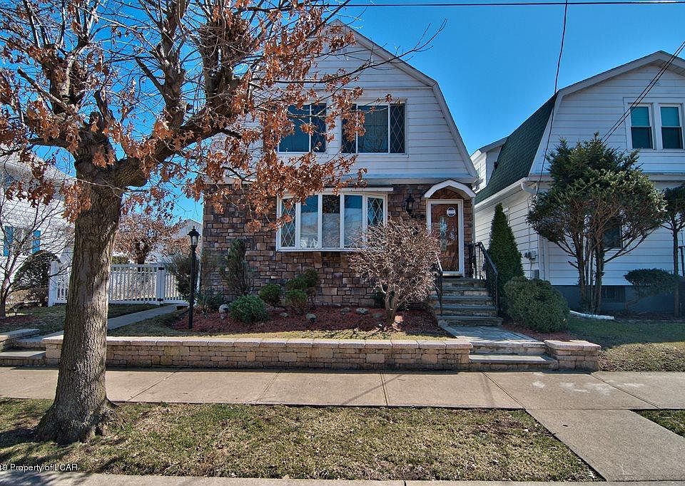 1st image of 823 Anthracite Ave