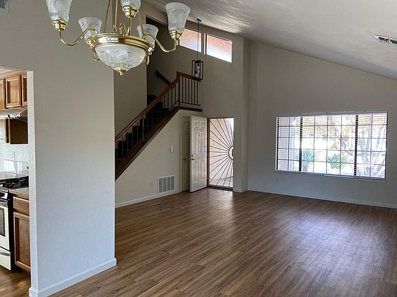 3rd image of 215 Knightsbridge Way