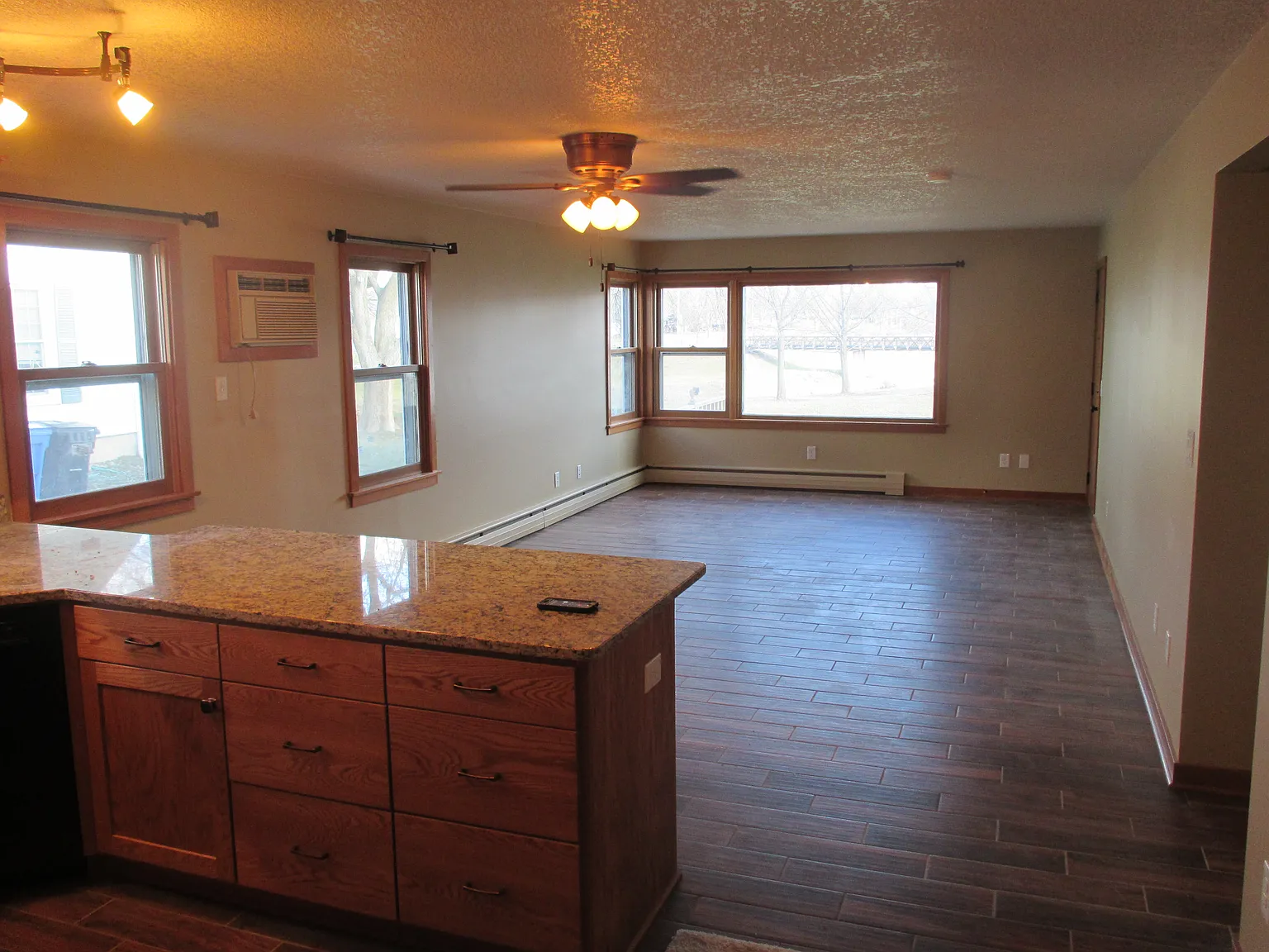 2 bed, 1400 sqft, $1,545 — Photo 3