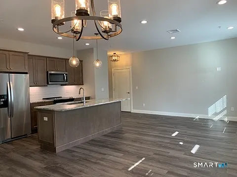 2 bed, 2.0 bath, 1017 sqft, $2,500 — Photo 2