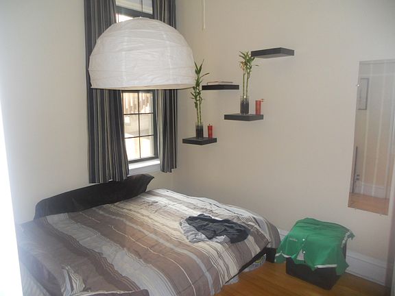 2nd image of 2455 W Diversey Ave
