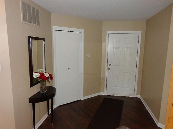 2nd image of 210 Dublin Ln Unit Z1