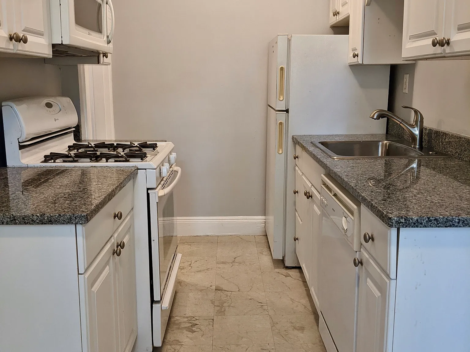 Studio, $1,850 — Photo 3
