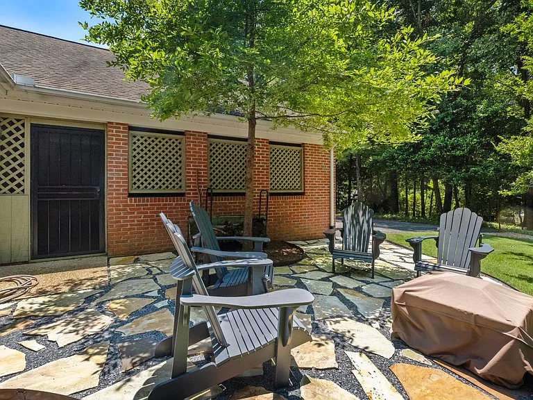 566 Homewood Dr — Photo 6