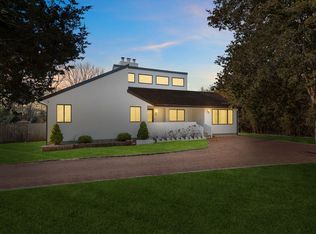 8 School St, Hampton Bays, NY 11946