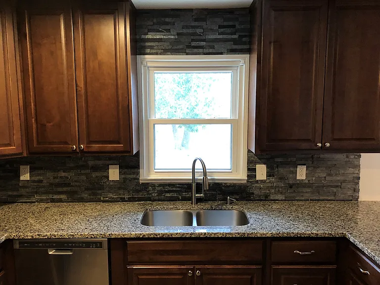 1010 Green Valley Rd SW — Photo 6