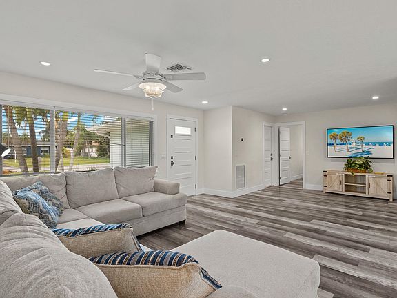 4th image of 7148 Columbia Cir E