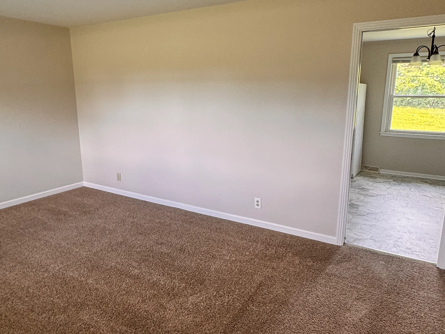 3 bed, 1100 sqft, $1,400 — Photo 2