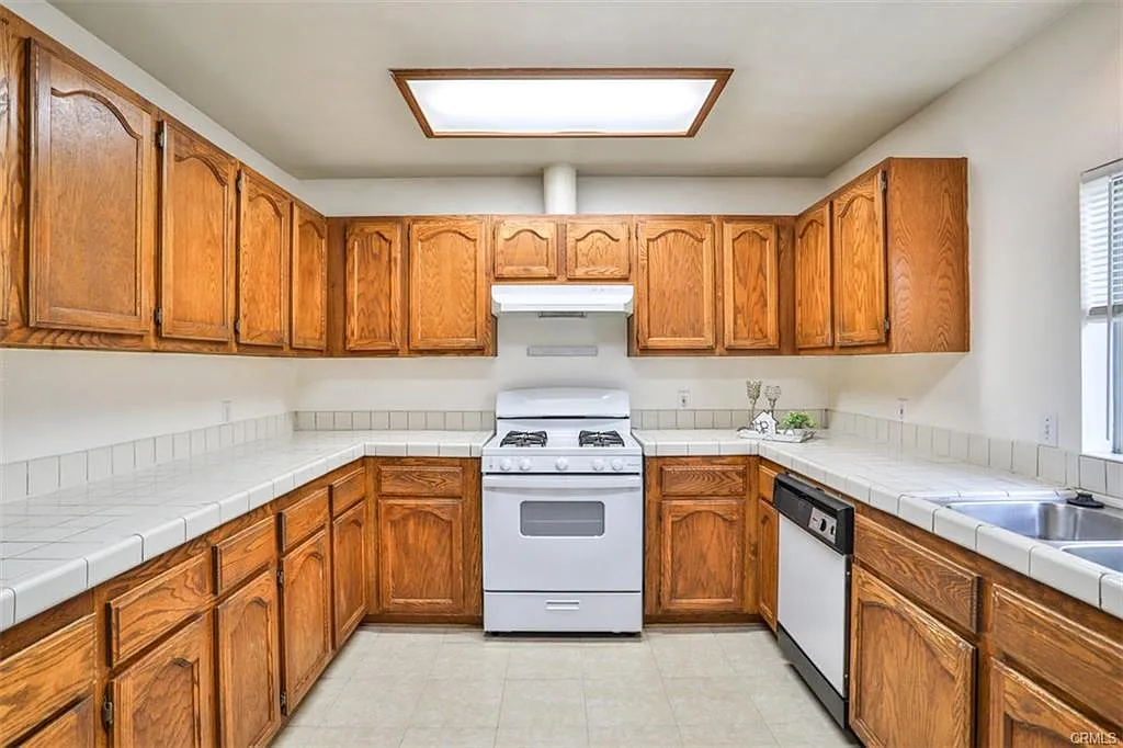 3 bed, 1725 sqft, $800 — Photo 3