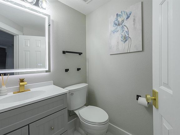 4th image of 13431 Yaupon Holly Ln
