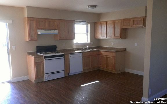 2nd image of 5886 Castle Hunt Dr