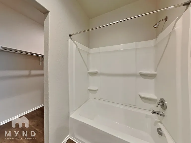 211 Stevens Smt — Photo 14