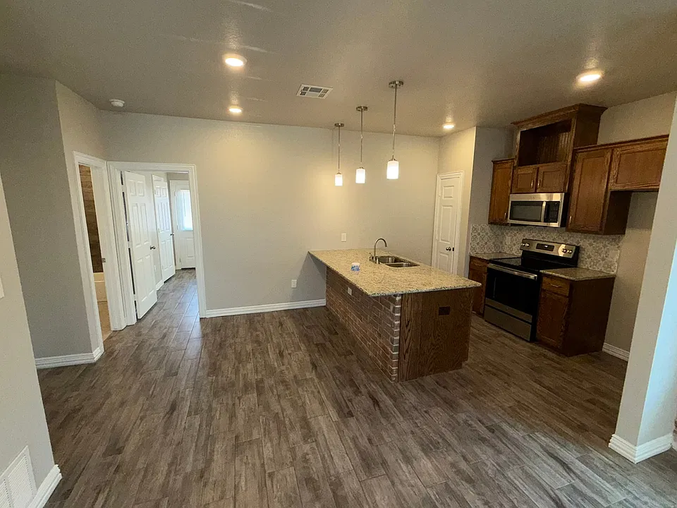3322 Fenway Cir