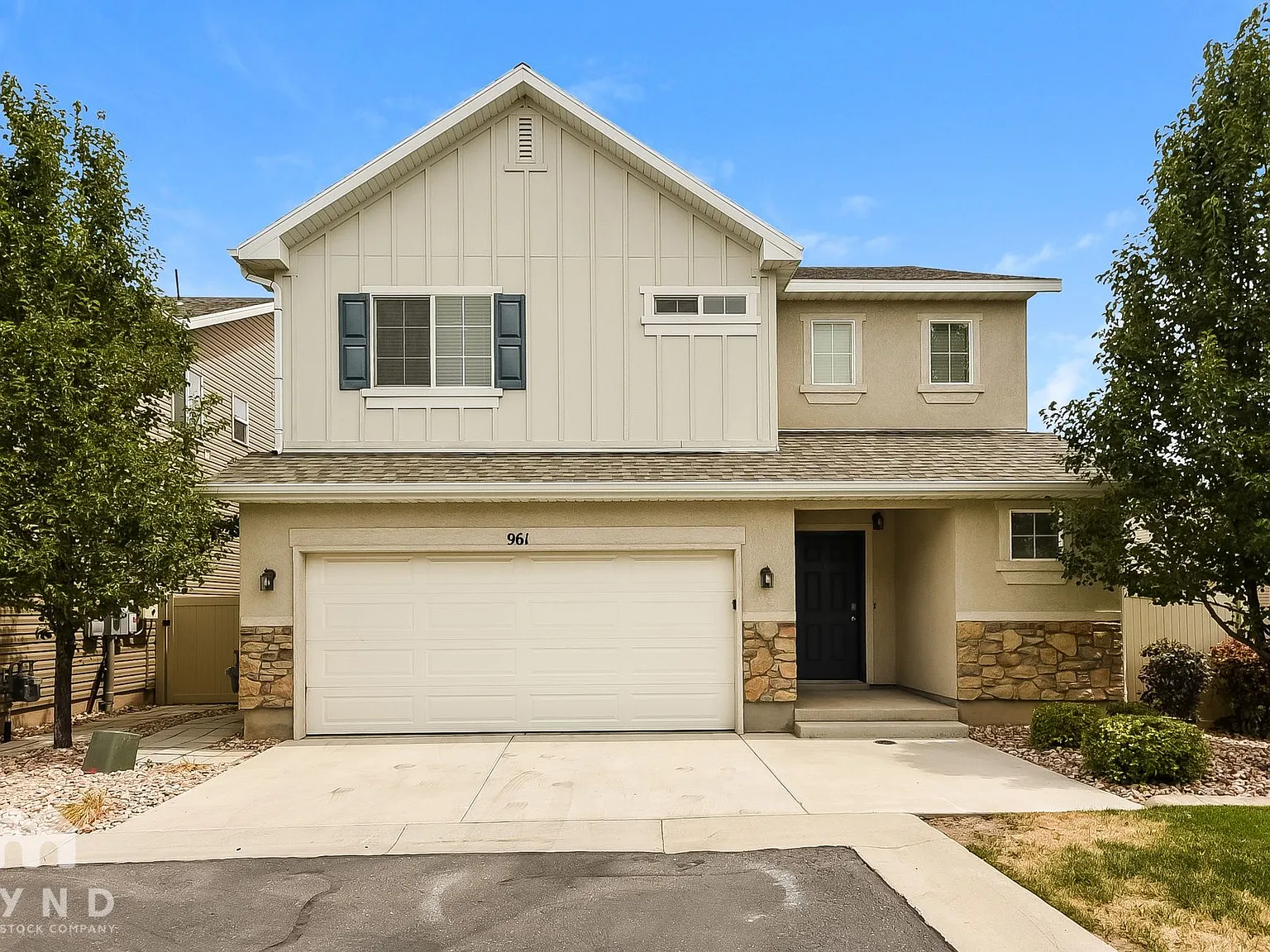 3 bed, 2.5 bath, 1740 sqft, $2,425 — Photo 1