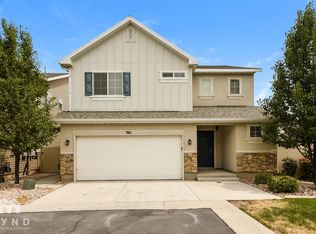 961 W Stonehaven Dr, North Salt Lake, UT 84054