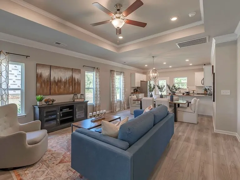 825 Lottie St — Photo 9