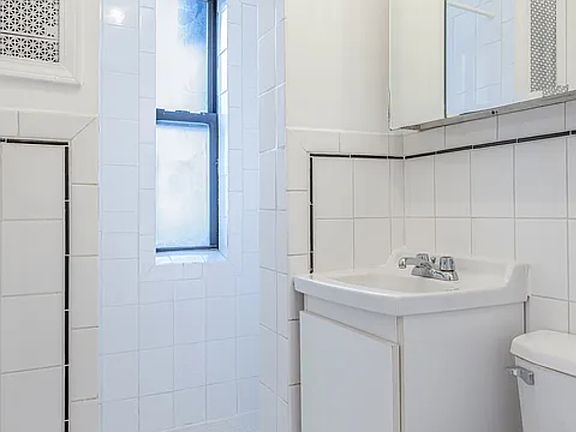5th image of 31 Bedford St APT 30
