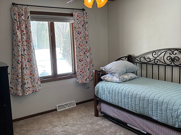 3rd image of 4755 Old Oak Rd