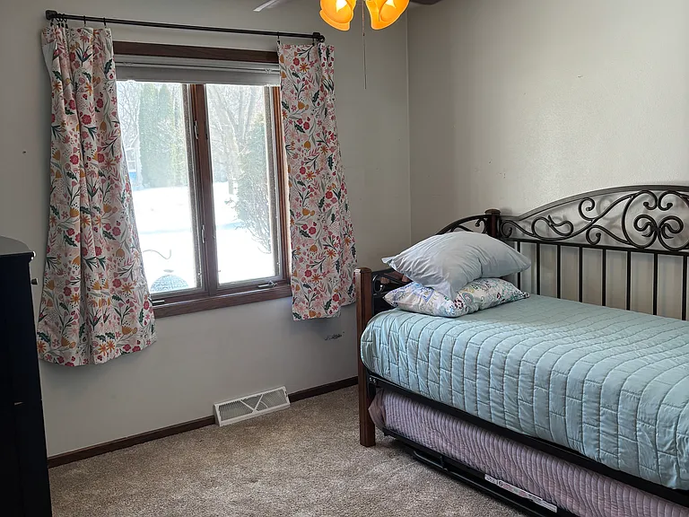 4755 Old Oak Rd — Photo 3