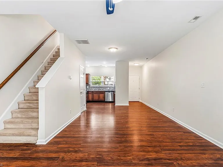 105 Sommerwall Pl — Photo 5