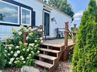 882 Crestwood Ln, Traverse City, MI 49686
