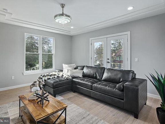 5th image of 610 E Phil Ellena St
