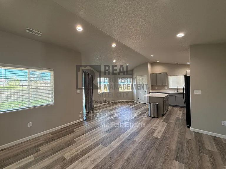 153 S Stardust Cir — Photo 2
