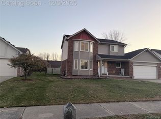 26384 Mapleridge Dr, Chesterfield, MI 48051