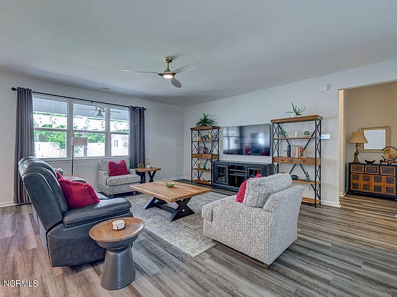 5th image of 9712 Woodriff Circle NE