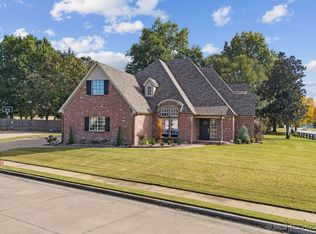 305 N Forest Ridge Blvd, Broken Arrow, OK 74014