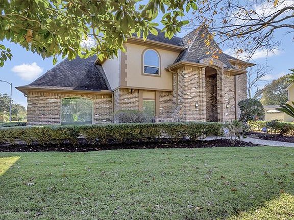 3rd image of 15814 Mesa Verde Dr