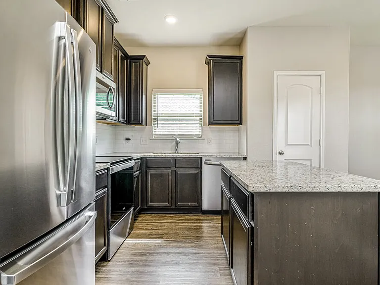 1403 Park Trails Blvd — Photo 6